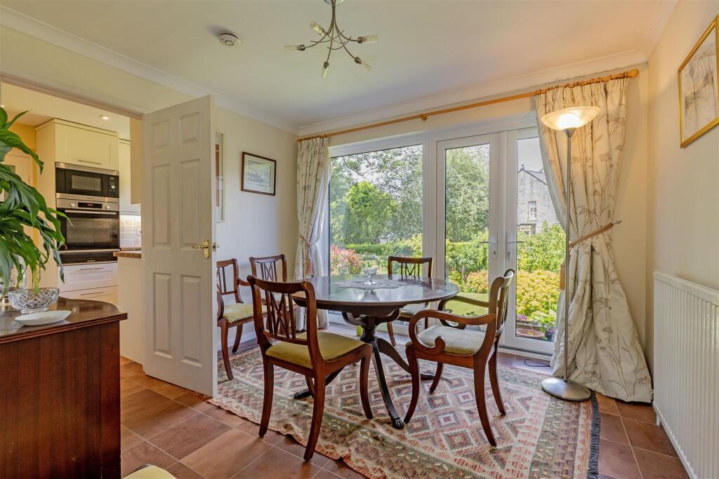 Castle Mount Crescent, Bakewell photo 4