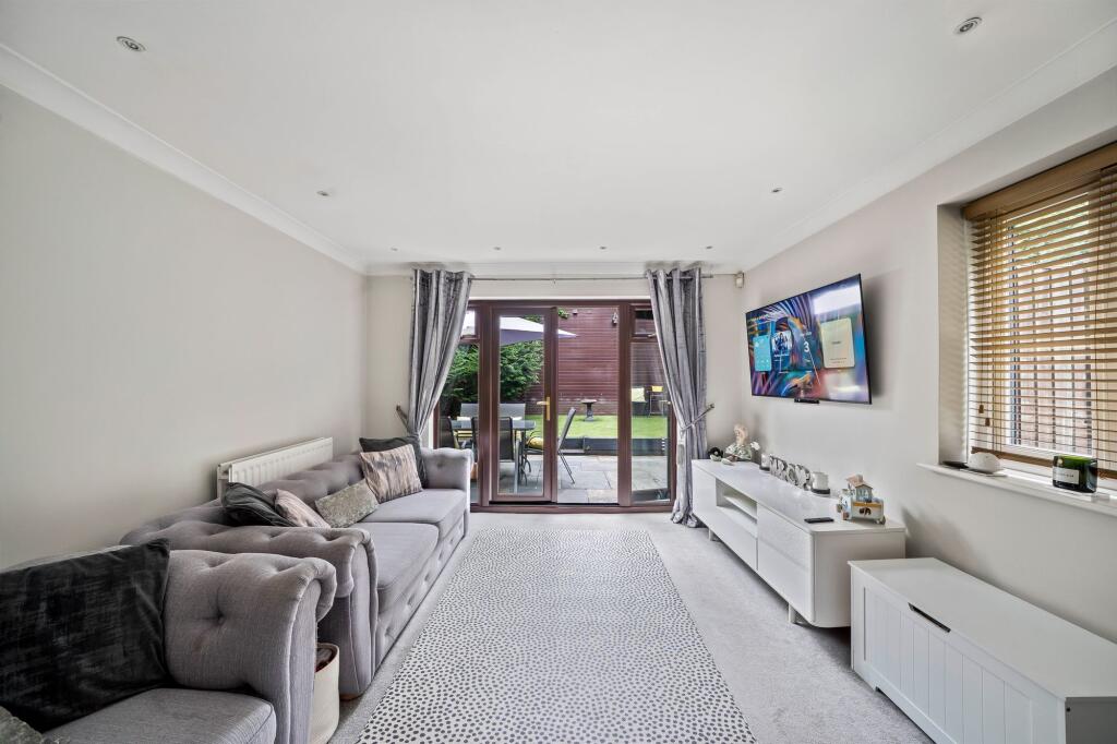 House in Sutton - View 3