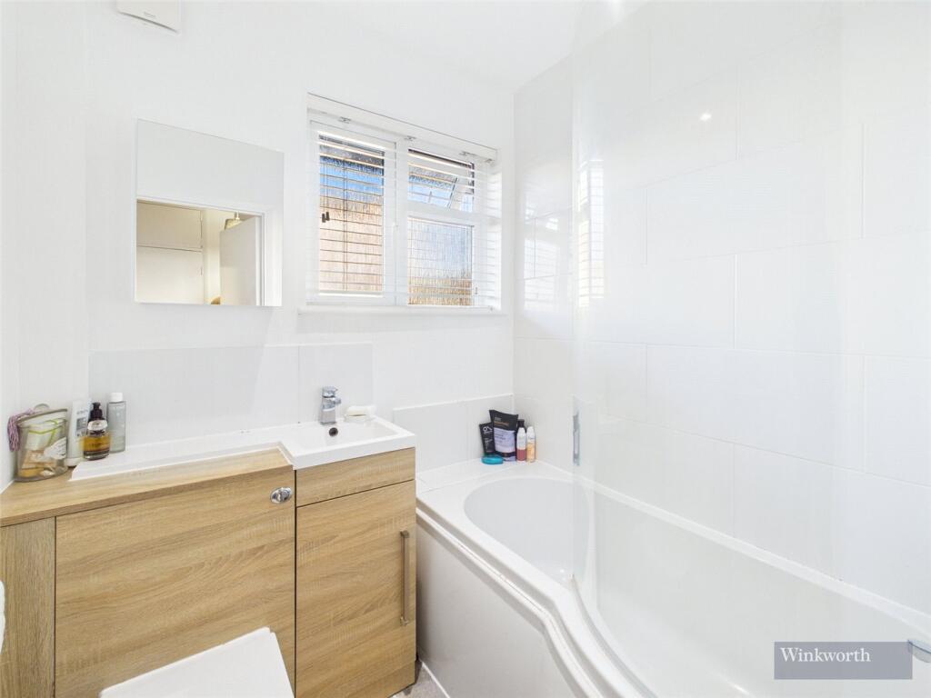 Apartment in Kingston upon Thames - View 5