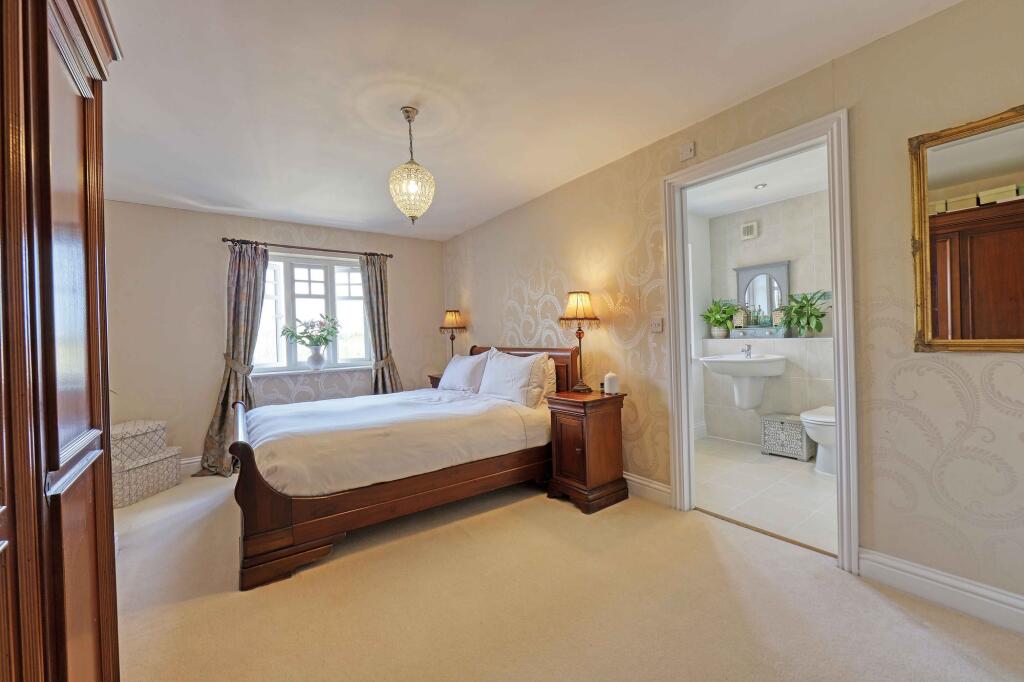 House in Slough - View 4