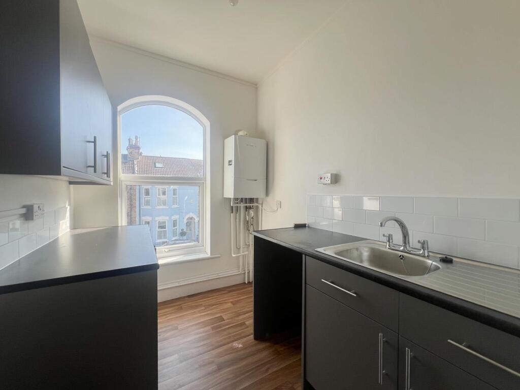 Apartment in Hull - View 3