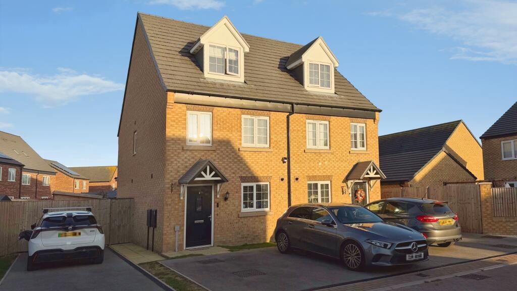 Main image of property: Fox Close, Featherstone, Pontefract, Wakefield