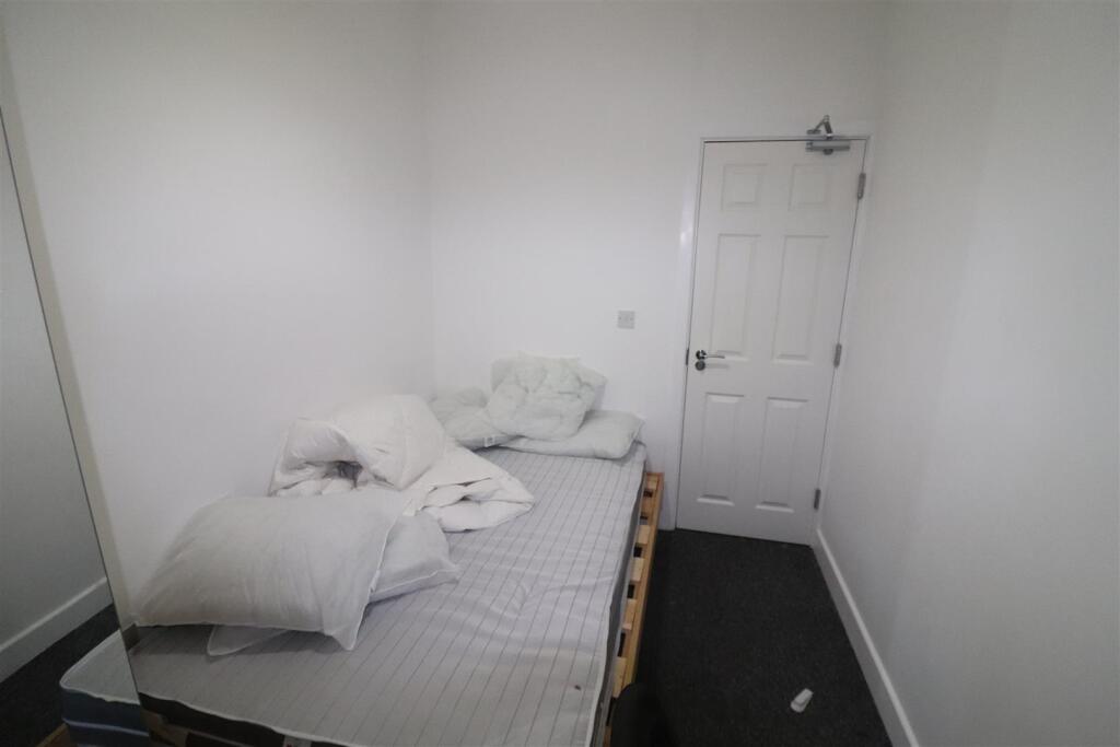 1 bedroom house share for rent