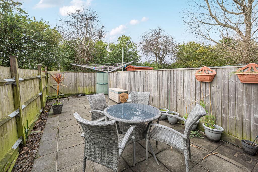 Colne Gardens, PL3 photo 4