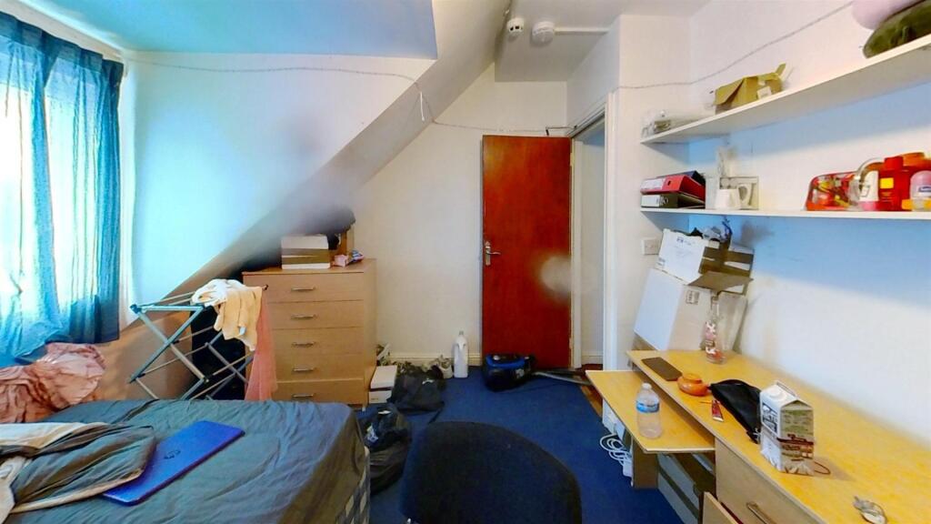 House in Birmingham, West Midlands - More