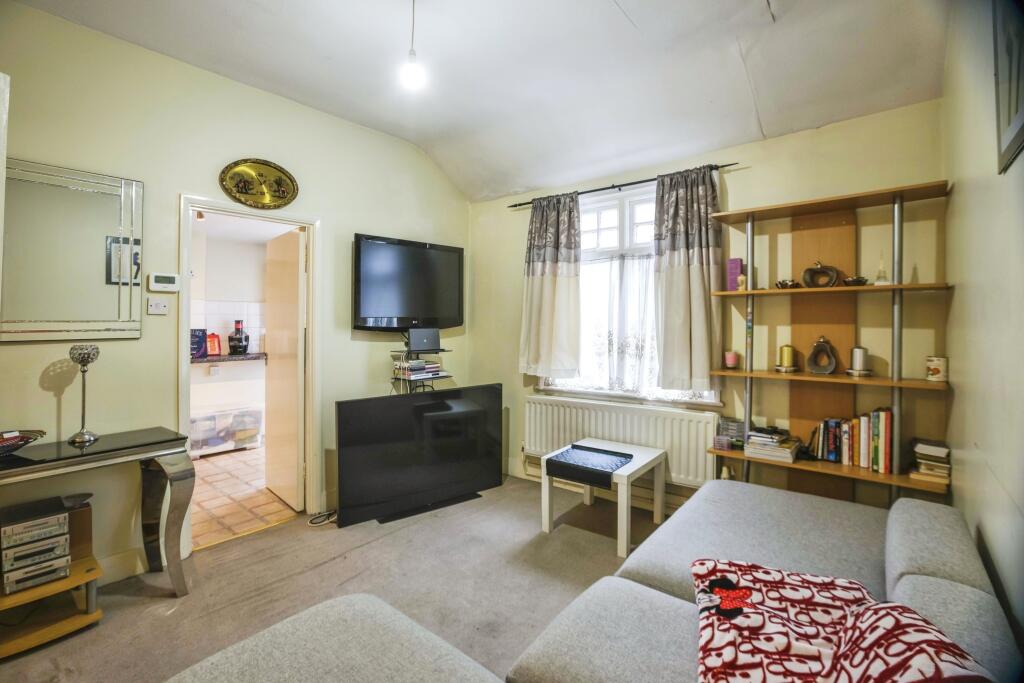 Godstone Road, Kenley, CR8 photo 2