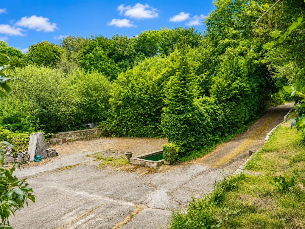 House in Bradford, Apperley Bridge - View 3