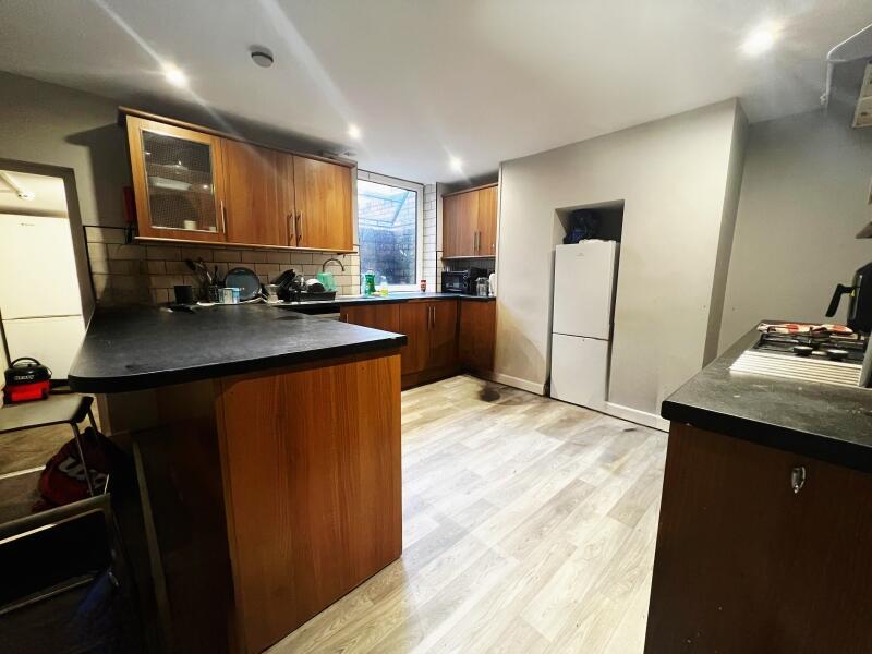 6 bedroom terraced house for rent