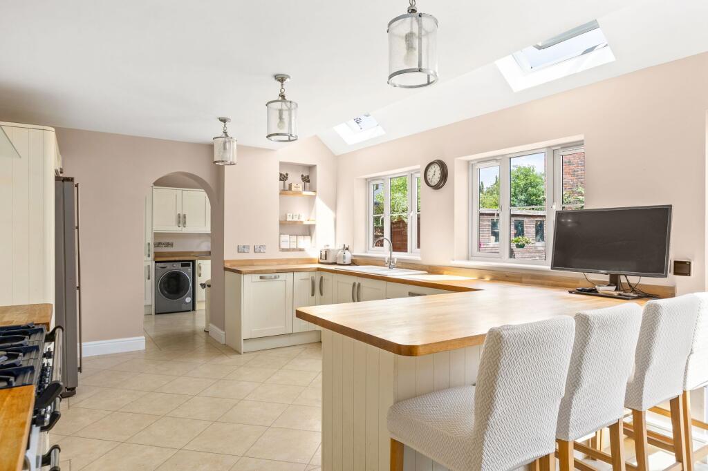 Bedford Road, Henlow, SG16 - View 6