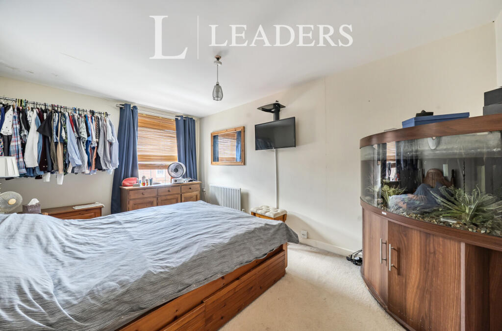 Apartment in Tonbridge and Malling, Kent - View 4