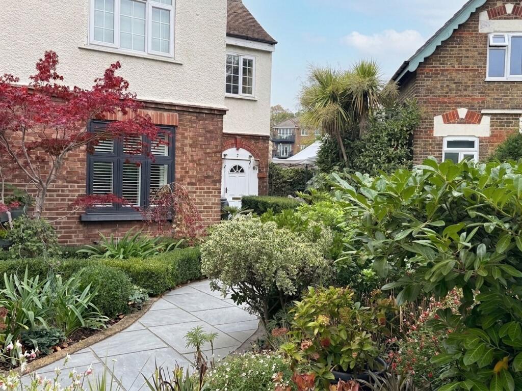 3-bed flat on Rectory Road, Beckenham, BR3, £400,000