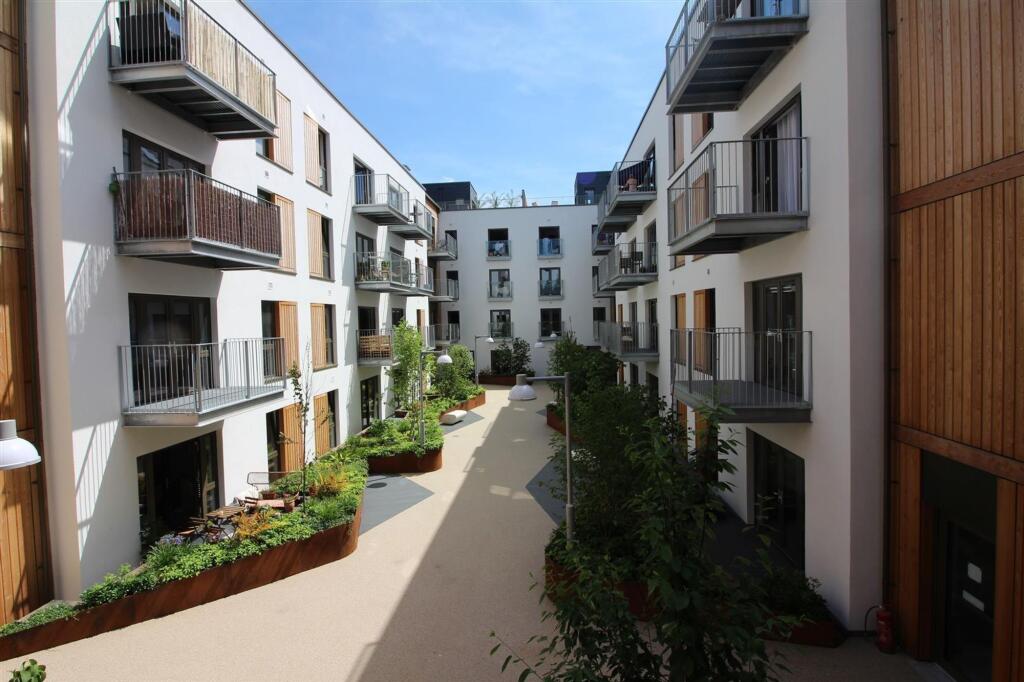 Apartment in Bristol, Wapping Wharf, Southville - View 3