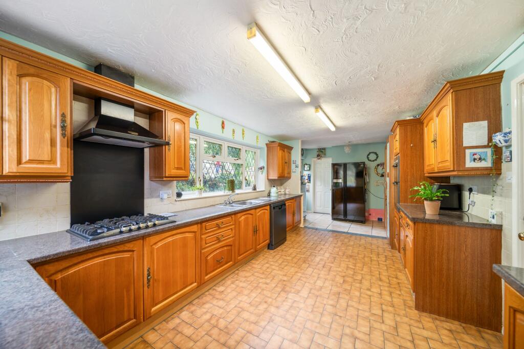 House in Llandudno, Henryd - More