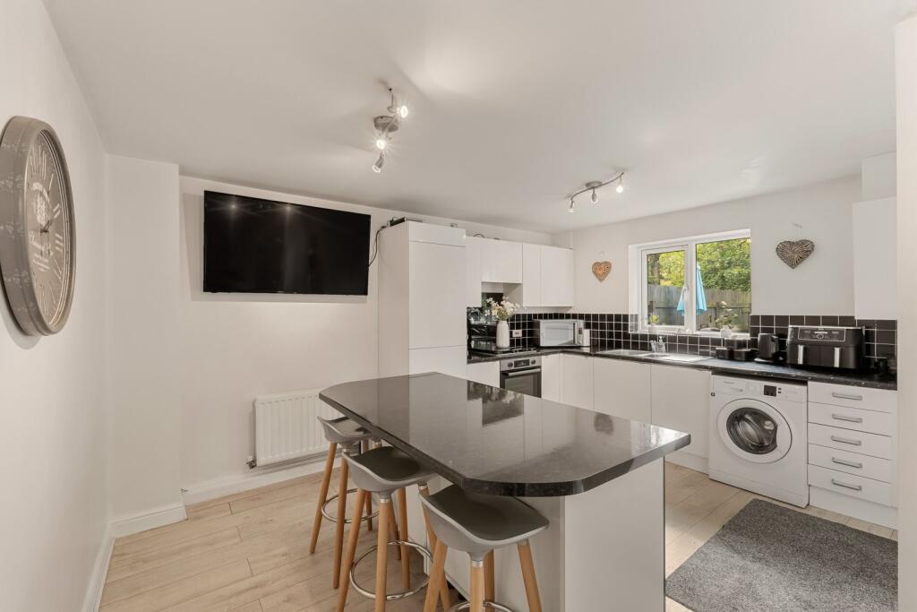 House in Halifax - View 5