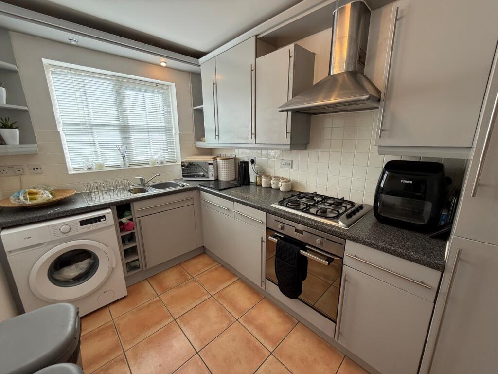 Brook Close, Dunstable photo 3