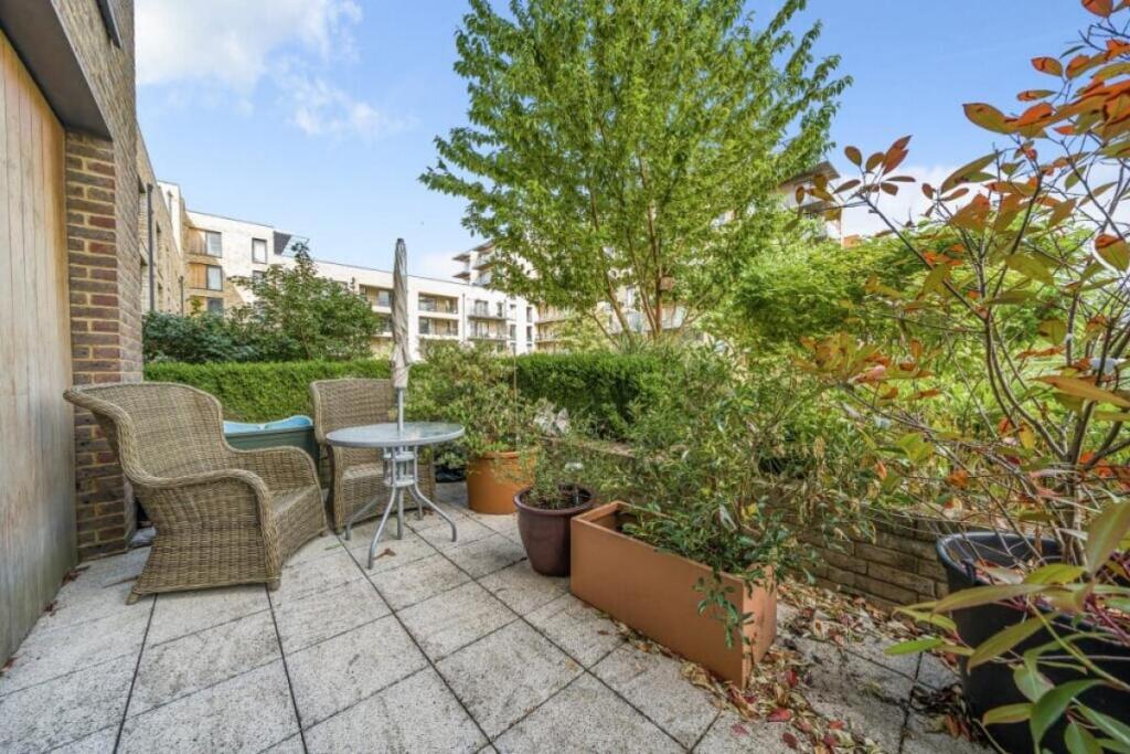 Apartment in London, Royal Borough of Greenwich - More