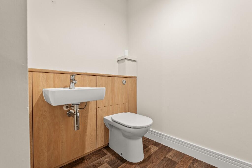 52 Crown Crescent, Kinnaird Village, Larbert, Stirlingshire, FK5 4XN photo 4