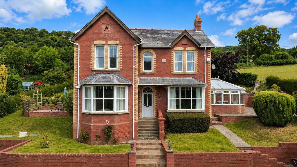 Main image of property: Llanwenarth, Abergavenny