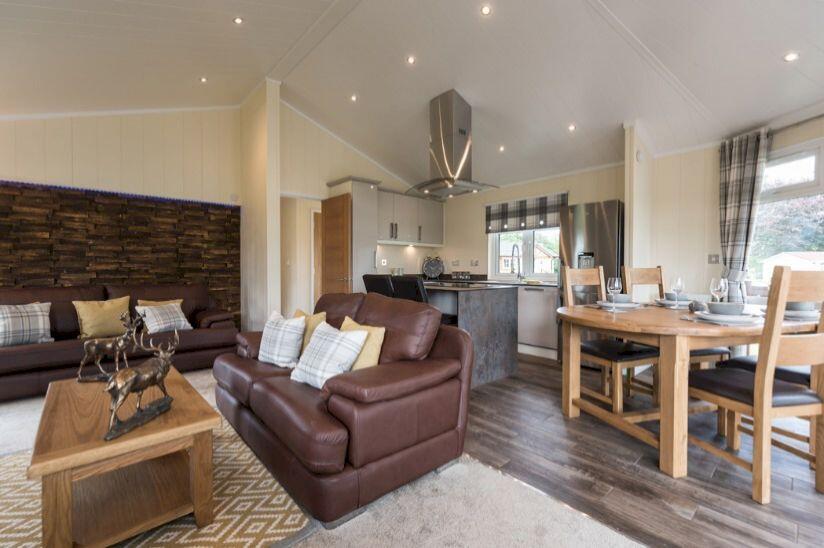Two Bed Stately Albion Harvard (40x20), Paradise Lakeside Lodges, Storwood, York, North Yorkshire, YO42 4TD photo 3