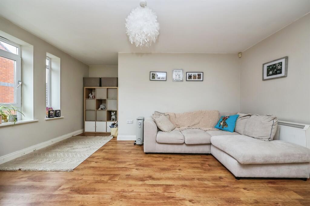 Titchfield Terrace, Hucknall, Nottingham - View 6