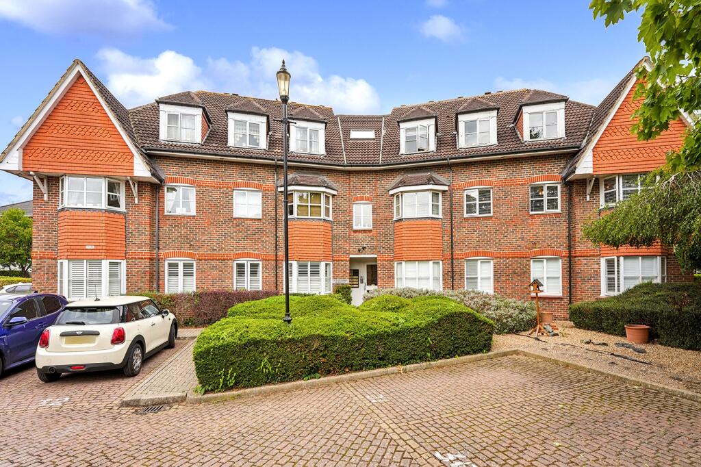 2-bed house on Hayward Road, Thames Ditton, KT7, £415,000