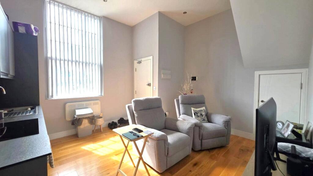 Apartment in Redhill - View 3