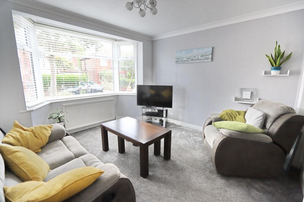 Pine Avenue, Whitefield, M45 photo 3