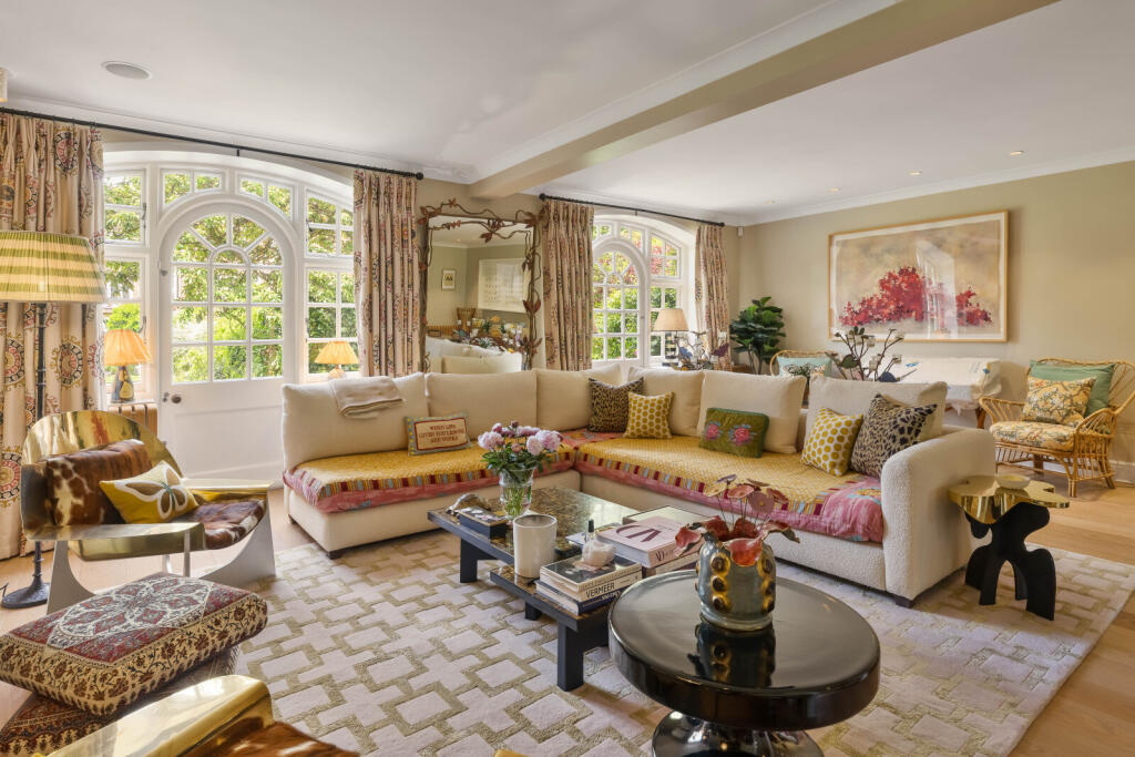 Main image of property: Chelsea Park Gardens, London, SW3
