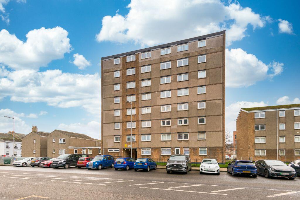 Main image of property: 73/10 Portobello High Street, Portobello, EH15 1BQ