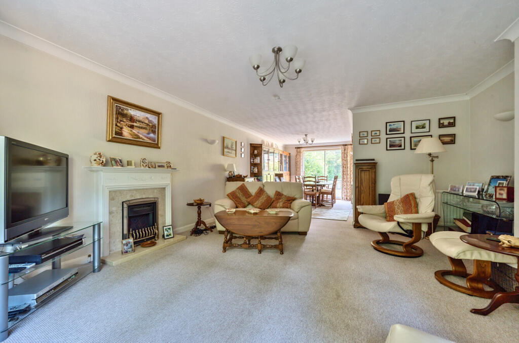 House in Arborfield Green, Finchampstead - View 2