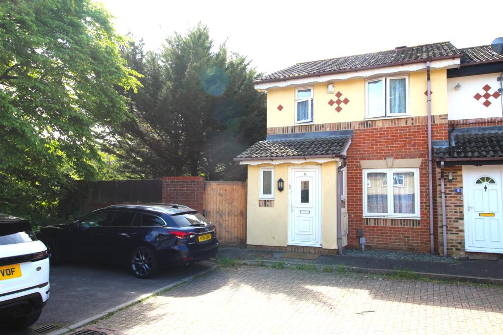 Main image of property: Spinnaker Close, Gosport