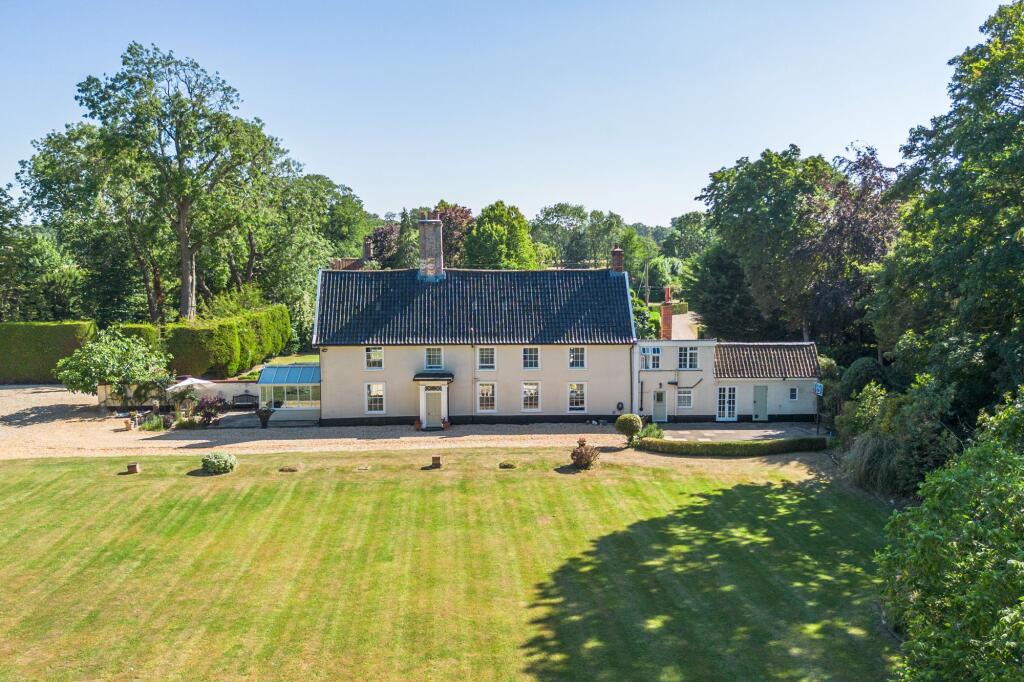 Grade II Listed Country Home in Fundenhall photo 4