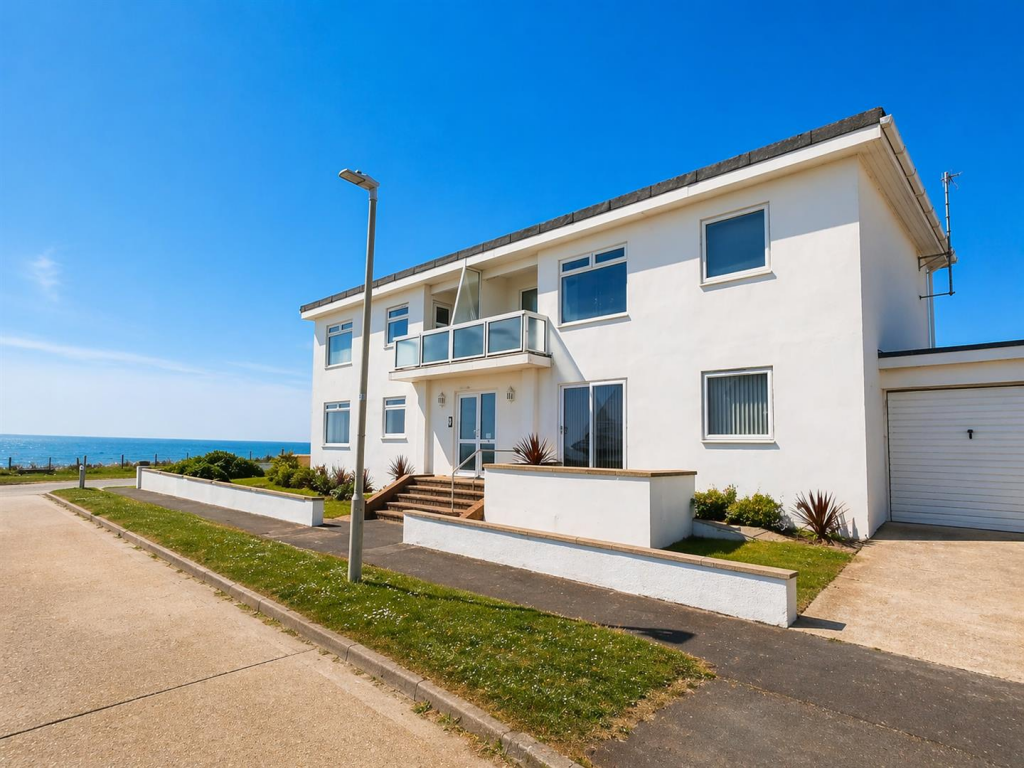 Dorothy Avenue, Peacehaven photo 2