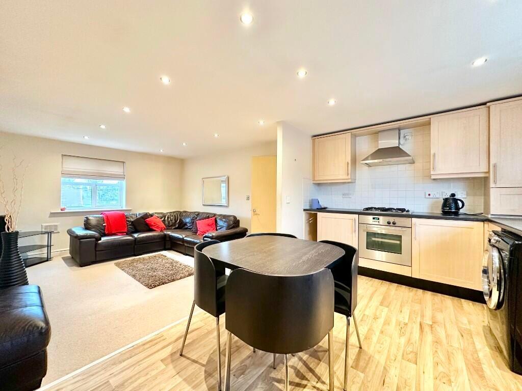 Apartment in Trafford, West Timperley - View 2