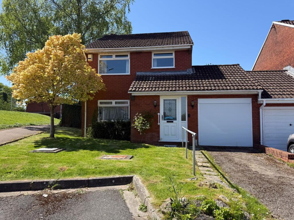 3-bed detached on Fairoak Grove, Bassaleg, NP10, £275,000