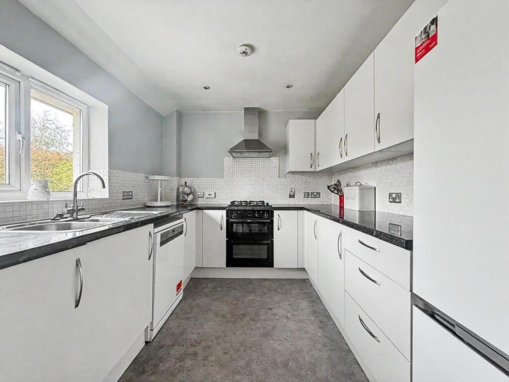 Apartment in Slough - View 2