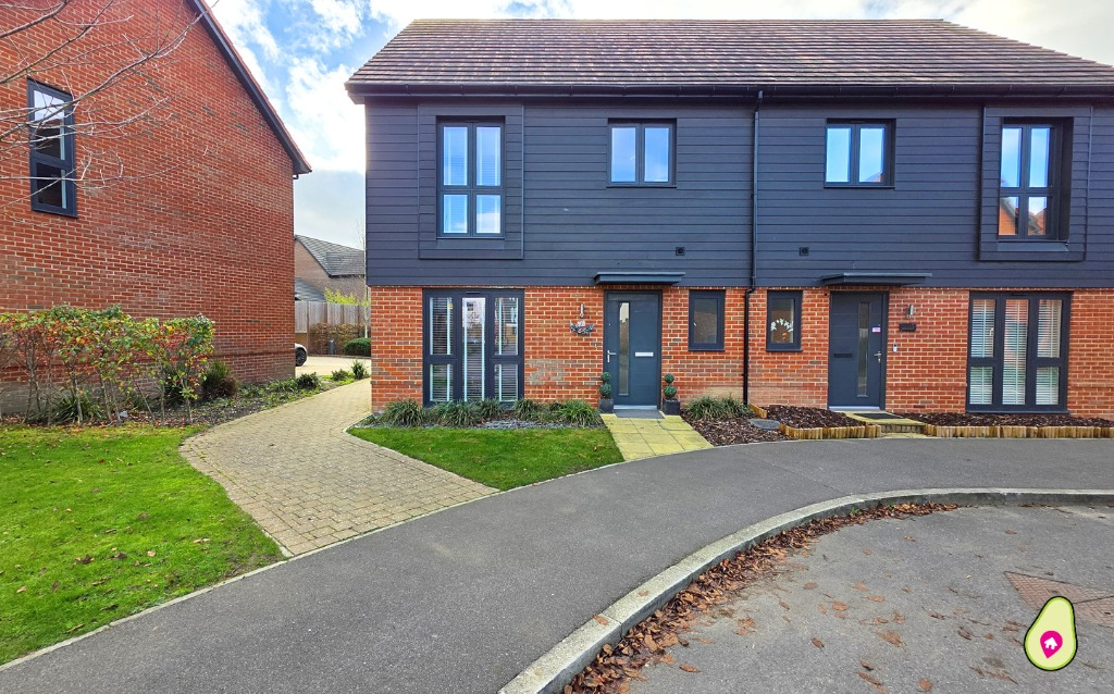 3-bed semi-detached on Stirling Close, Crowthorne, Berkshire, RG45, £265,000