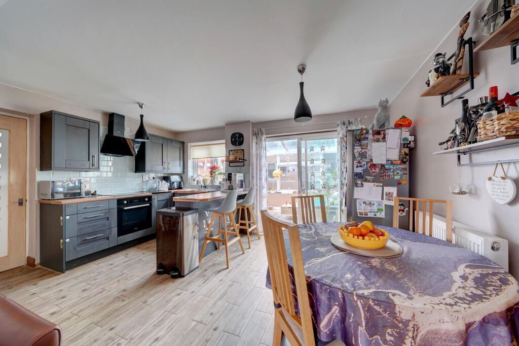 6, Blacksmiths Close, South Littleton, WR11 photo 2