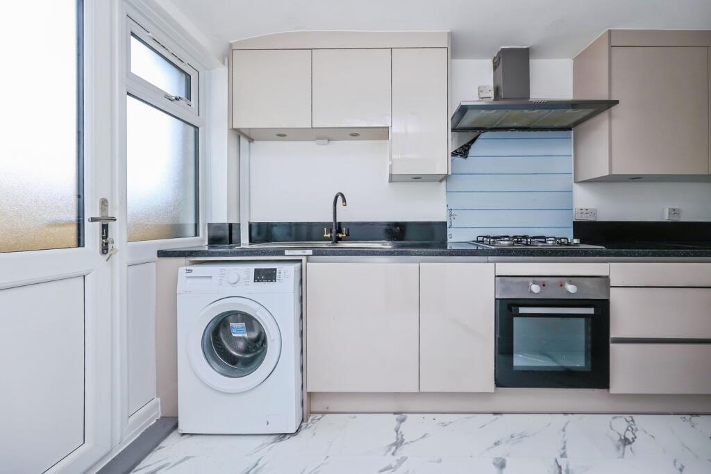 Midhurst Way, Clifton, Nottingham, NG11 - View 5