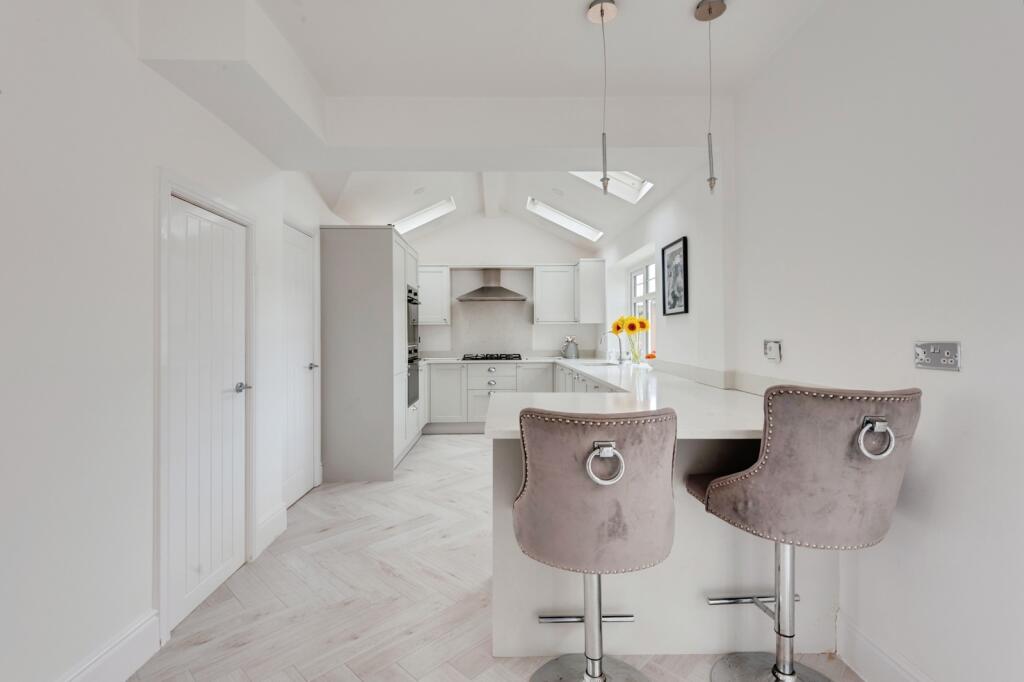 House in Runcorn, Halton Brook, Astmoor - More