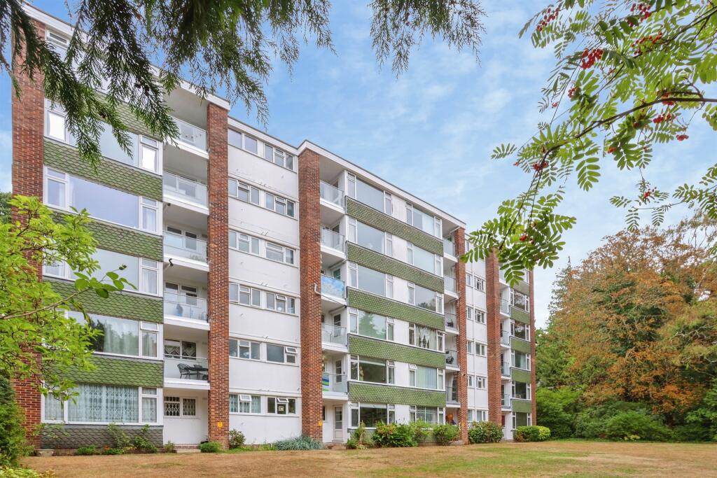 2-bed flat on Lindsay Road, Poole, £215,000