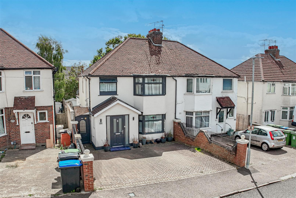 Main image of property: Deaconsfield Road, Hemel Hempstead, HP3