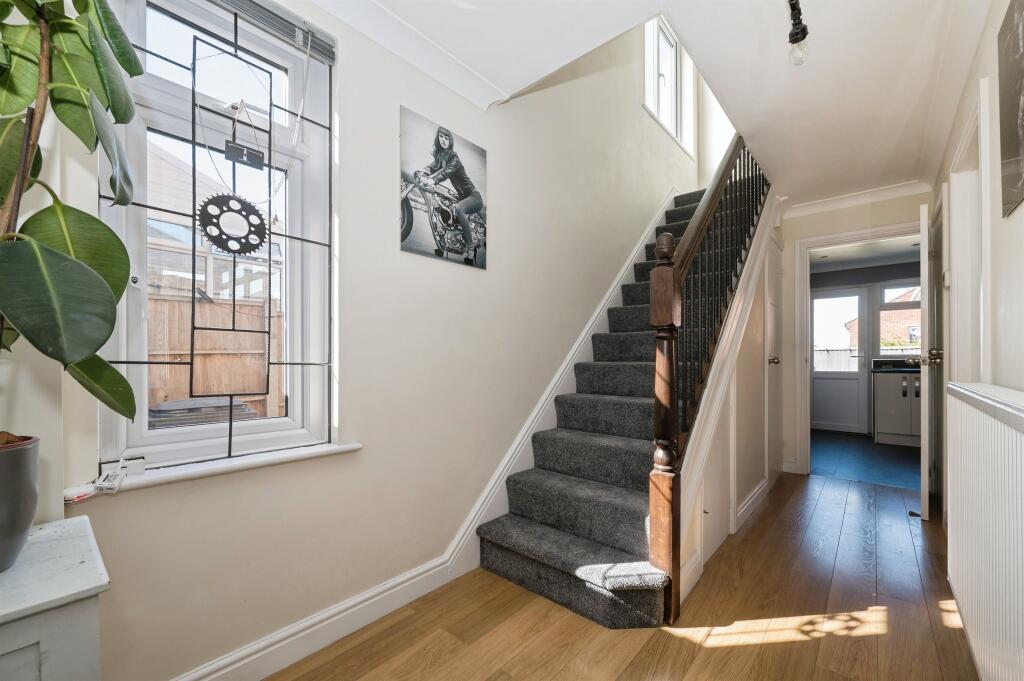 House in Eastleigh, Fair Oak and Horton Heath - More