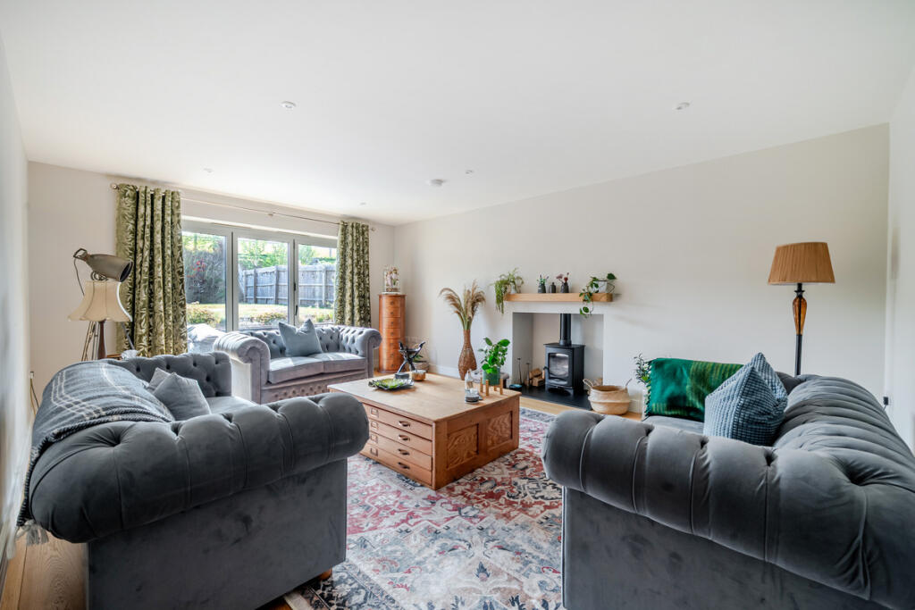House in Salisbury, Idmiston - More