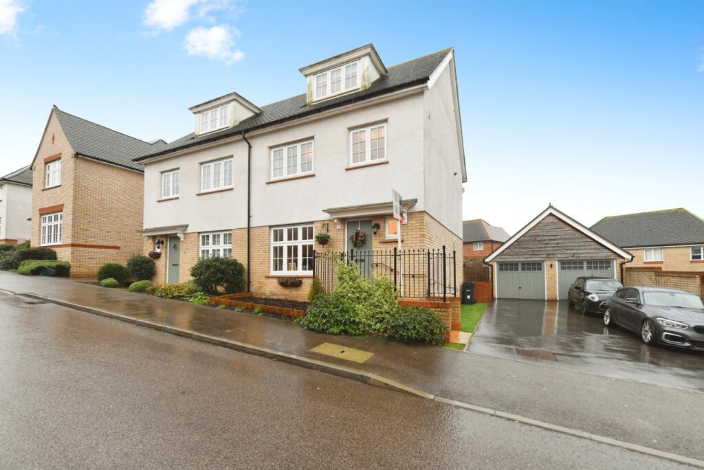 Main image of property: Broomfield Way, Braintree, Essex, CM7