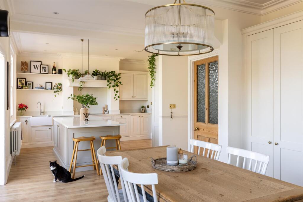 House in Reigate and Banstead, Woodhatch - View 2