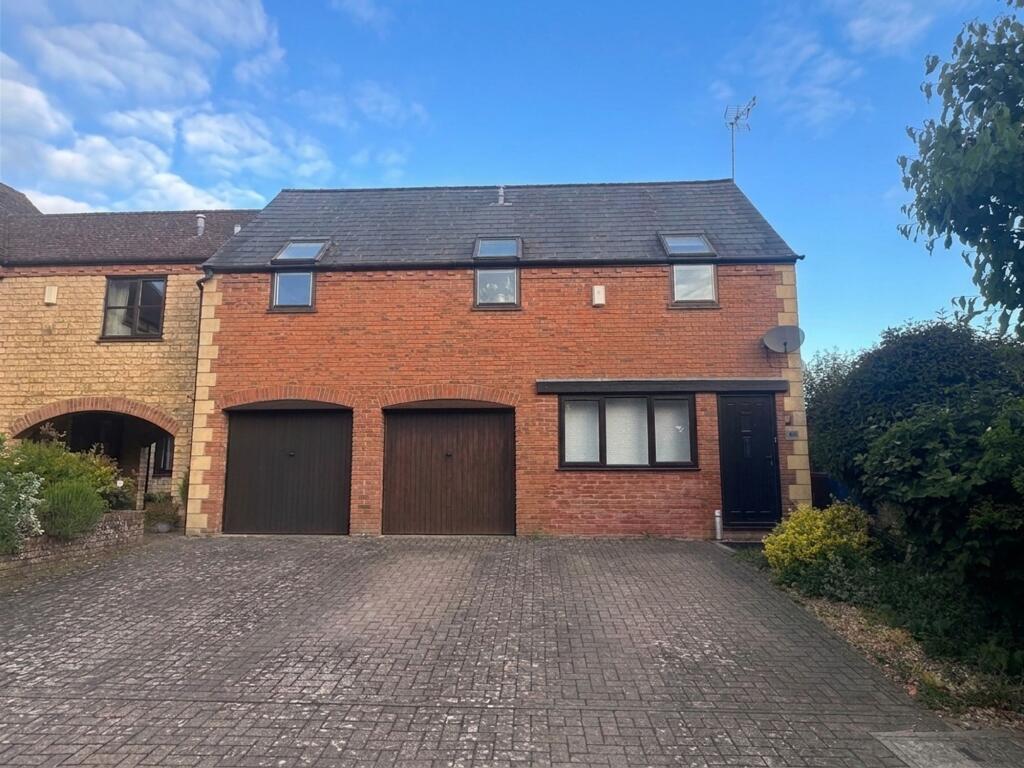 Main image of property: Foxdown Close, Kidlington, OX5