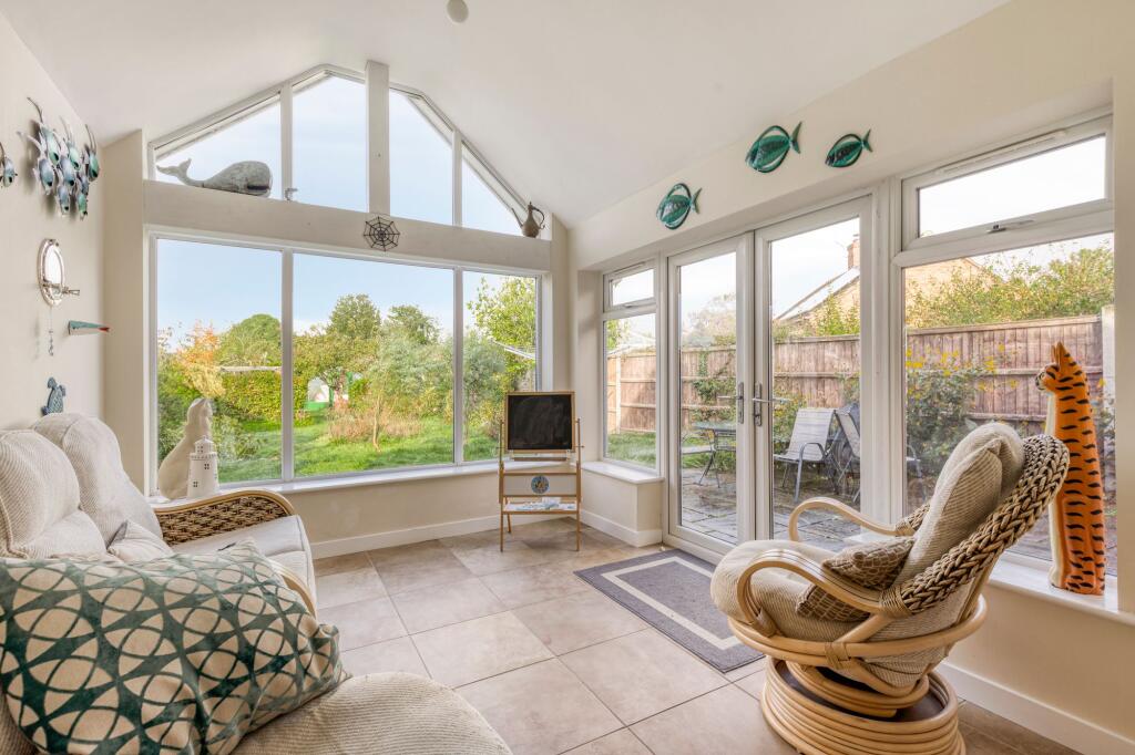 Deceptively Spacious Home in Cantley photo 4