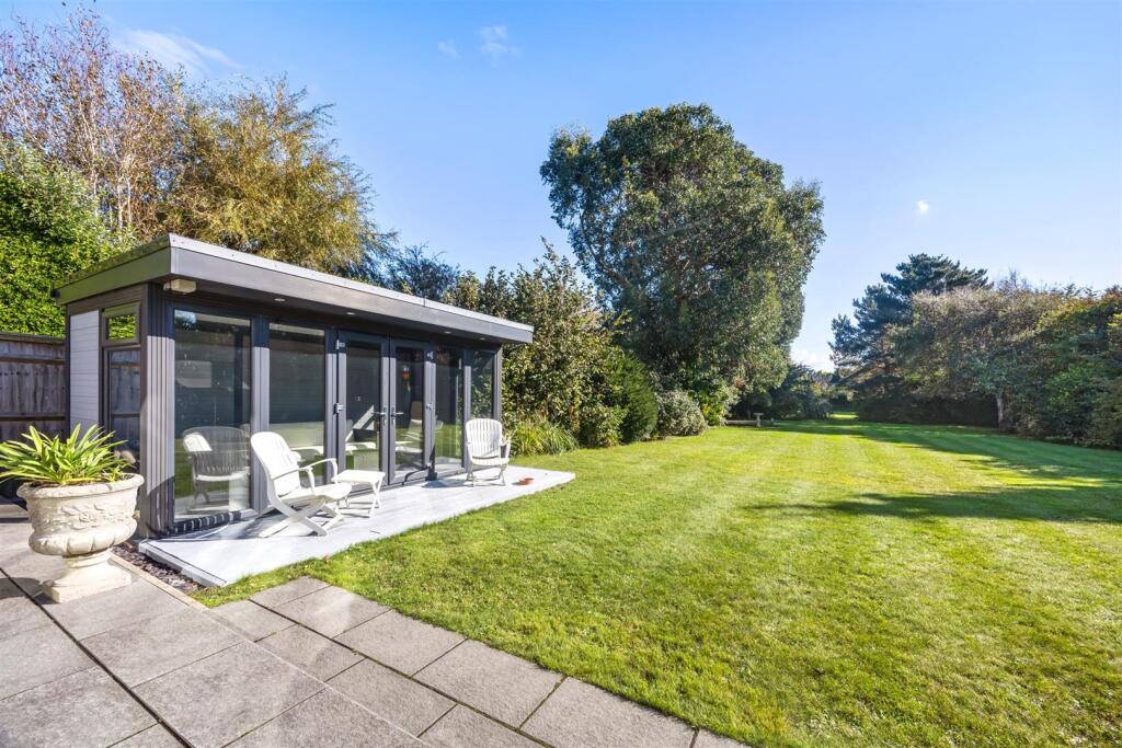 Pigeonhouse Lane, Rustington photo 5