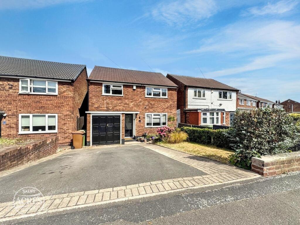 3-bed detached on Park Farm Road, Great Barr, Birmingham, £320,000